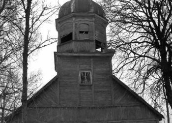 Jau dabar būtina suskubti dėl Girelės cerkvės restauravimo darbų. Be remonto griūva kadaise per visą kaimą varpų skambesio aidą skleidęs cerkvės varpinės bokštas.
