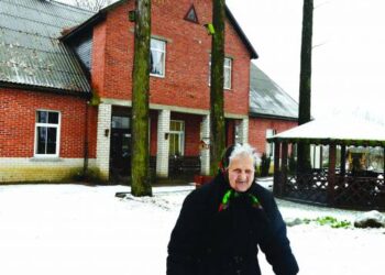 Svėdasų senelių globos namų gyventojų pagrindinė “kelionių” kryptis - šalia esanti Svėdasų šv.arkangelo Mykolo bažnyčia.