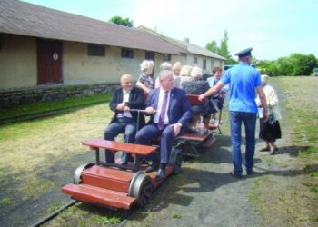 Meras Kęstutis Tubis drezina jau pavėžino pirmuosius „turistus”.