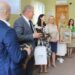 Regis, Anykščių rajono meras Kęstutis Tubis ir jo sekretorė Jurgita Povilaitienė Telavyje sveikinimo kalbą sakė duetu.                                                      თელავის მუნიციპალიტეტის მერია nuotr.