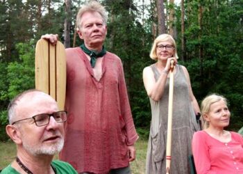 Keliautojai iš Lenkijos Butėnų krante. Iš kairės - Marek, Dorota, Olek ir Lena. Autoriaus nuotr.