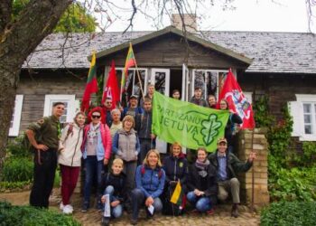 Pirmojo žygio akimirka. L. ir S. Dižiulių sodyboje - muziejuje.