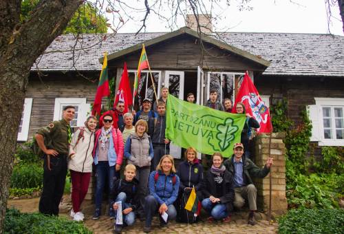 Pirmojo žygio akimirka. L. ir S. Dižiulių sodyboje - muziejuje.