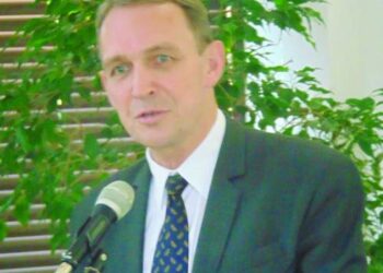 Filosofas, rašytojas, publicistas, vienas iš Lietuvos Persitvarkymo sąjūdžio kūrėjų Arvydas Juozaitis sakė, kad jo stiprybė yra ištvermė: „Aš sportininkas. Ištversiu. Iki Naujų metų mane ignoruos, tada išgirs“.