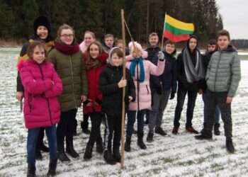 Stabtelėjimas žiemkenčiais žaliuojančiuose Palaukiškių laukuose.
