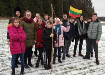 Stabtelėjimas žiemkenčiais žaliuojančiuose Palaukiškių laukuose.