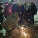 Sekmadienio vakarą prie Anykščių rajono savivaldybės administracijos mokytojai degė žvakes.