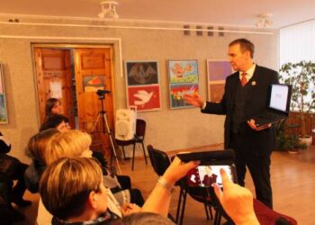 Ekonomistas, filosofas, humanitarinių mokslų daktaras, rašytojas, dramaturgas, Monrealio olimpinių žaidinių sidabro medalininkas Arvydas Juozaitis niekuomet nesiveržė į politiką. Sąjūdžio metais jis atsisakė kandidatuoti į Aukščiausiąją Tarybą Anykščių rajone, užleisdamas šią rinkimų apygardą mokytojai Irenai Andrukaitienei. 				Vytauto JANULIO nuotr.