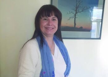 „Sidabrinės linijos“ savanorė Edita Daujotaitė-Petreikienė įsitikinusi, kad rasti vieną valandą per savaitę pokalbiui su vienišu senjoru gali dauguma žmonių.