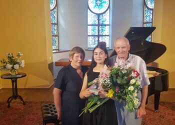 Faustina Kiaušaitė su savo mylimiausiais – seneliu Jonu ir močiute Regina Kiaušais.