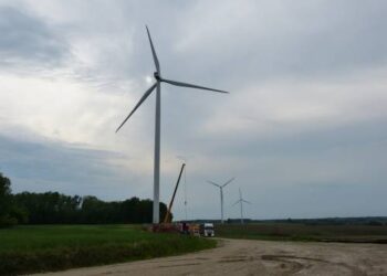 Kiekviena iš dabar Kurklių seniūnijoje veikiančių vėjo elektrinių skleidžia 106 decibelų garsą. Dalis naujojo parko elektrinių bus tokio pat triukšmingumo kaip jau esančios, o kita dalis, esanti arčiau sodybų, turėtų burgzti tyliau.