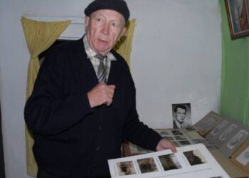 Buvęs Kavarsko vidurinės mokyklos direktorius, lituanistas, dailininkas Antanas Šleikus rūpinosi lietuvių kalbos raštijos pradininko, iš Dabužių krašto kilusio Konstantino Sirvydo atminimo įprasminimu Sirvidų kaime ir svajojo apie jo muziejaus įsteigimą.               Nuotr. iš redakcijos archyvo.