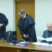 Troškūnų kleboną Saulių Filipavičių (dešinėje) į pirmadienio teismą atlydėjo du advokatai - Rimondas Kuzminas ir Romualdas Miklušas.