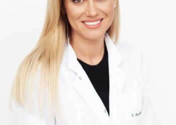 Anot odontologijos skyriaus vadovės, burnos higienistės Sandros Burčikaitės, tik taisyklinga asmeninė burnos ir dantų priežiūra namie bei reguliarus profesionalios burnos higienos atlikimas pas kompetentingus specialistus gali užtikrinti gerą dantų bei burnos higieną ir užkirsti kelią sunkioms bei ilgo gydymo reikalaujančioms ligoms.