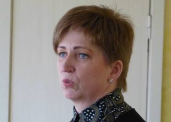 Ekologė Deima Pranckūnienė staškūniškiečiams skaitė pranešimą apie vėjo elektrinių žalą