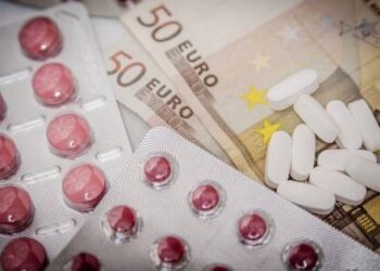 Visuomenės sveikatos priežiūros specialistai atkreipia dėmesį, kad neracionaliai vartojant antibiotikus ir užsiimant savigyda yra žaidžiama savo sveikatos kaina ir didinamas šios grupės vaistų atsparumas, dėl to atsiranda realus pavojus nebeturėti efektyvių vaistų.Nuotrauka iš „Santarvės“ archyvo.