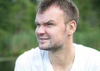 Buvęs Anykščių kultūros centro, pirmųjų Kalėdų rezidencijų režisierius Julius Jakubėnas pasakojo, jog Kalėdų rezidencija buvo kuriama, siekiant pritraukti daugiau turistų.
