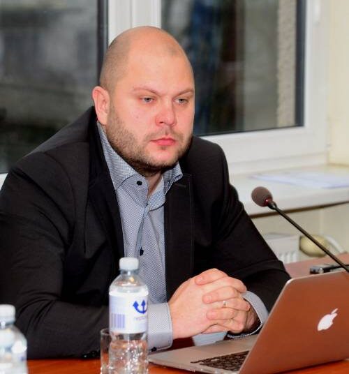 Anykščių Tarybos narys, liberalas, verslininkas Lukas Pakeltis įsižeidė, kad meras Kęstutis Tubis užsiima privataus ir viešojo sektoriaus partnerystės demonizavimu.