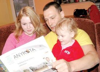 Ernesta, Robertas ir mažoji Karolina mano, kad “Anykšta” – laikraštis visai šeimai.