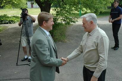 Šalies vadovą pasitiko Anykščių meras Alvydas Gervinskas.