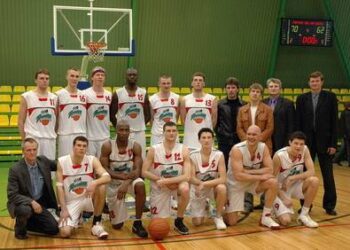 Anykštėnai Mantas Simonavičius (pirmoje eilėje pirmas iš dešinės) ir Remigijus Trakimas (antroje eilėje trečias iš kairės) atstovaus Lietuvai.