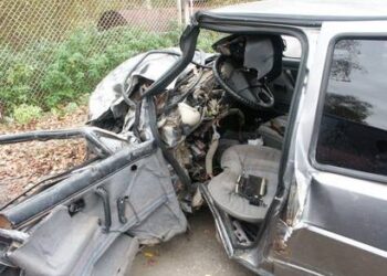 Automobilis avarijos metu sudaužytas nepataisomai