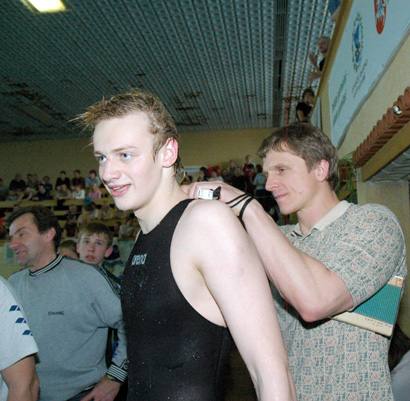 Giedrius Titenis pasaulio plaukimo čempionate Melburne (Australija)100 m plaukimo krūtine varžybose užėmė 12-ąją vietą.
