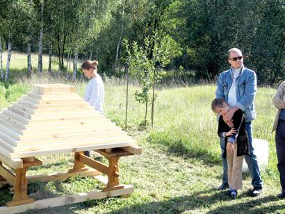 Kaimyniniame rajone stovinčią piramidę aplankė rašytojas ir režisierius V.Vytautas Landsbergis.