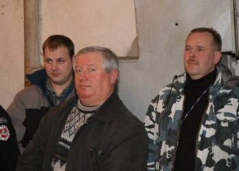 Buvęs Anykščių KGB viršininkas Alvydas Žala (centre) nuo ginklų remonto pereina prie restoranų ir viešbučių verslo