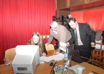 Konservatoriai rinkimų laukė pasipjaustę dešros ir užsigerdami alumi.