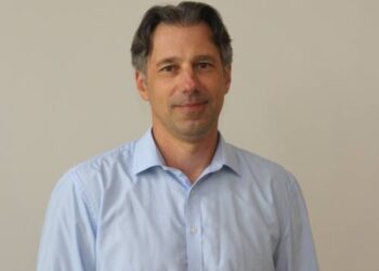 Lietuvos sporto universiteto Fizinio ir socialinio ugdymo katedros vedėjas prof. dr. Saulius Šukys studentams skaito paskaitas apie mokslinių tyrimų metodologiją.