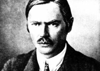 Vasario 16-osios akto Signataras, socialdemokratas Steponas Kairys taip pat 1918 pabaigoje įsteigė Utenos apskrities savivaldybę, buvo jos valdybos pirmininkas.