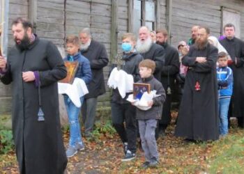 Girelės cerkvėje meldžiamasi kol kas kartą per metus – rudenį vyksta pamaldos, procesija. Nuotrauka iš 2020 m. suorganizuotų šventinių sekmadieninių pamaldų.