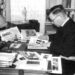 Kunigas, rašytojas, publicistas Jonas Kuzmickis – Gailius savo darbo kabinete Bradforde (Anglija) 1969 metais. Nuotraukas Svėdasų krašto (Vaižganto) muziejui padovanojo Rimantas Greičius, kopijas darė Vytautas BAGDONAS.