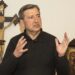 Vytautas Balčiūnas iš rajono savivaldybės Kultūros ir turizmo gavęs nurodymą atvykti į Anykščių rajono tarybą pasiaiškinti, kodėl laiku nepateikė deklaracijų, atsiuntė pareiškimą, kad atsistatydina iš rajono Kultūros tarybos.