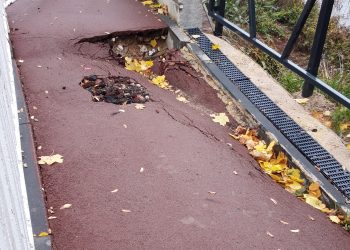 Dešiniojo Šventosios kranto pėsčiųjų takas pradėjo slinkti upės link – ten, kur, pasak Anykščių rajono savivaldybės architektūros ir urbanistikos skyriaus vedėjos Daivos Gasiūnienės, jis ir turėtų būti.