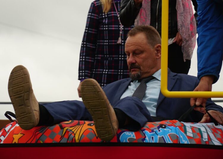 Anykščių rajono meras Sigutis Obelevičius teigia, kad nepriklausomo audito dėl „tubingo“ trasos įrengimo išvados Anykščių rajono savivaldybei ir jai pavaldžioms įstaigoms pasitarnaus kaip pamoka ateičiai. 		         Anykščių TVIC nuotr. iš „tubingo“ trasos atidarymo 2020 metų vasarą.