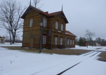Surdegio geležinkelio stotis pastatyta prieš 1900-uosius.