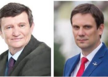 Ir konservatorius Sergejus Jovaiša (kairėje), ir demokratų atstovas Tomas Tomilinas balsavo už nepaprastorios padėties režimo pratęsimą.