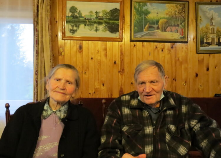 Saugant Palmiros Kadžionytės-Želianinienės sveikatą (moteris penkerius metus gyvena sutrikusiu širdies ritmu), pavyko pakalbinti šią itin atvirą, nuoširdžią ir geranorišką močiutę. Prisiminti sunkius metus padėjo ir brolis, buvęs partizanasJonas.