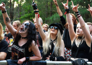 Beveik keturias paras vykstančio festivalio „Devilstone“ organizatoriai yra atleisti nuo vietinės rinkliavos. Per parą už naudojimąsi Dainuvos slėniu jiems reikėtų mokėti po 400 Eur.