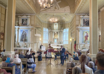 Inkūnų Aušros vartų Dievo Motinos Bažnyčios 80-mečio minėjime koncertavo Lietuvos nacionalinės filharmonijos kamerinis ansamblis „Musica Humana”.