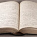 Įspūdingiausias parodos eksponatas – Šv. Rašto pirmojo vertimo į lietuvių kalbą rankraštis, A. Baranausko ranka surašytas. Raimondo Malaiškos (VUB) nuotrauka.