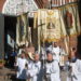 Didinga ir spalvinga Šv. Mato atlaidų procesija.