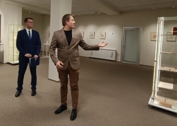 Algirdas Petraitis – Antano Baranausko kalendoriaus savininkas, kolekcininkas, aukciono namų „ARS VIA“ vadovas – atvežė garsiojo poeto kalendorių į jo gimtinę.