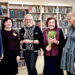 Personalinė Julijos Danguolės Kaunienės (trečia iš dešinės) paroda ,,Būties žaidimai“ eksponuojama Vilniaus savivaldybės Lazdynų bibliotekoje balandžio mėnesį. 		     Rimanto Kisieliaus nuotr.