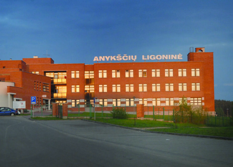 Sveikatos aplinkos ministerijos reikalavimuose nurodoma, kad psichikos sveikatos dienos centras būtų įsteigtas ten, kur dirba psichikos sveikatos specialistai - Anykščių pirminės sveikatos priežiūros centre. Tačiau, pasak rajono savivaldybės gydytojos Vaivos Daugelavičienės, tokių patalpų ten nėra ir centras galėtų būti įrengtos Anykščių ligoninėje.                                   Jono JUNEVIČIAUS nuotr.