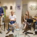 Drauge su Valdo Papievio knygos pristatymu dailininkė tapytoja, poetė, muzikantė Rūta Eidukaitytė pristatė ir savo tapytų paveikslų parodą, kurią įkvėpė rašytojo romanas „Ėko“. Vakarą vedė prof. Raimondas Kubilius (stovi), o muzikantas Sigitas Kubilis (dešinėje) drauge su R. Eidukaityte susirinkusiesiems dovanojo muzikinių kūrinių