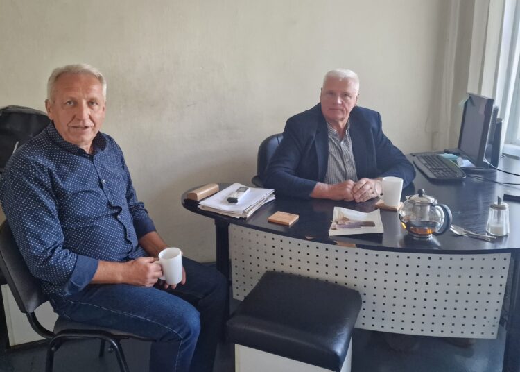 Anykščių rajono savivaldybės Tarybos nariai: demokratas Antanas Baura ir socialdemokratas Donatas Krikštaponis – mano, kad Anykščių rajono ligoninei rajono valdžia turėtų padėti, o ne ją kritikuoti.
