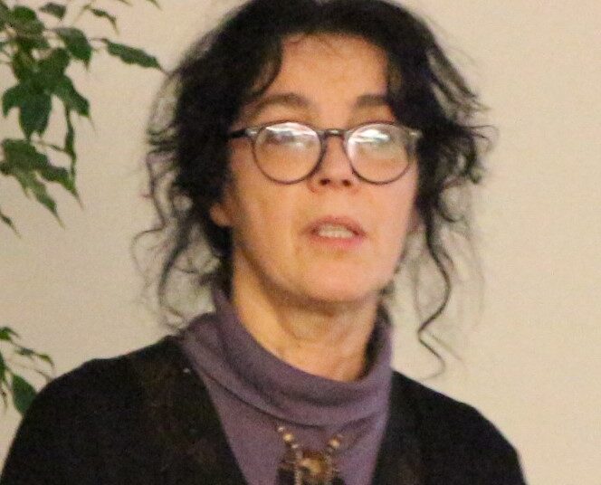 Dailės istorikė, dėstytoja, kryždirbystės tradicijų tyrinėtoja dr. Jolanta Zabulytė sakė, kad tautodailininkas Vincas Svirskis – vienintelis, sukūręs itin savitą stilių – jo koplytstulpiai atrodė kitaip nei įprasti.